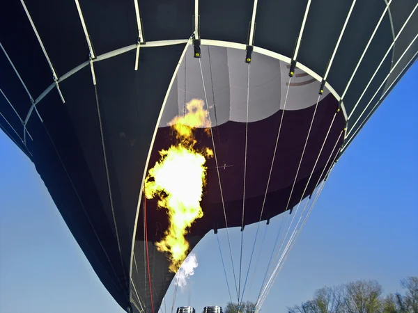 Hot air balloon starting — Stock Photo, Image
