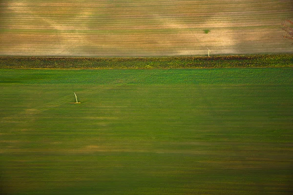 Сельский пейзаж с полями — стоковое фото