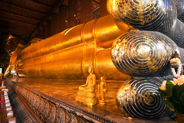 Az óriás fekvő buddha, wat pho, Thaiföld — Stock Fotó