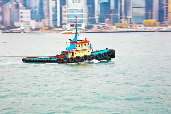 Paisaje de Victoria Harbor en Hong Kong con famoso ferry estrella —  Fotos de Stock
