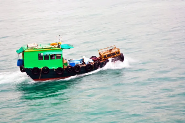 Landschap van victoria-haven in hong kong met beroemde de star ferry — Stockfoto