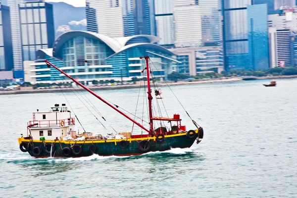 Paisagem de Victoria Harbor em Hong Kong com motorboad e peo — Fotografia de Stock