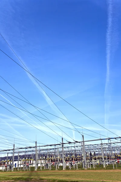 Электростанция с небом — стоковое фото
