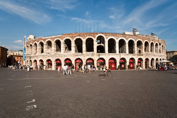 Świat amphi słynnego teatru, stary rzymskiej arenie z Werony z zewnątrz — Zdjęcie stockowe