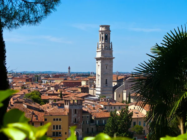 Verona panoráma kilátás nyílik a régi kupola — Stock Fotó