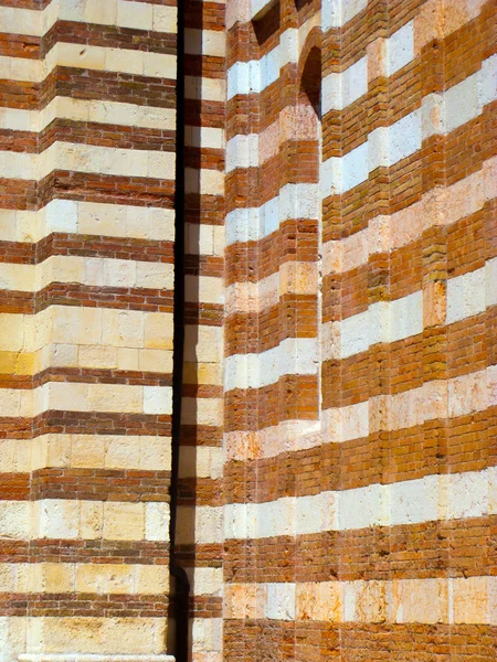 Detail van de Dom church in verona — Stockfoto
