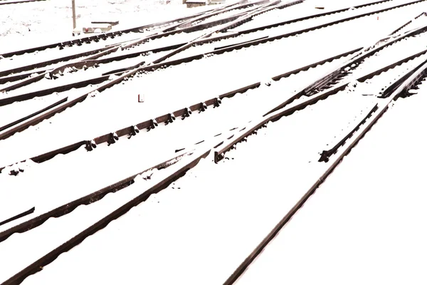Ferrocarril en invierno con nieve — Foto de Stock