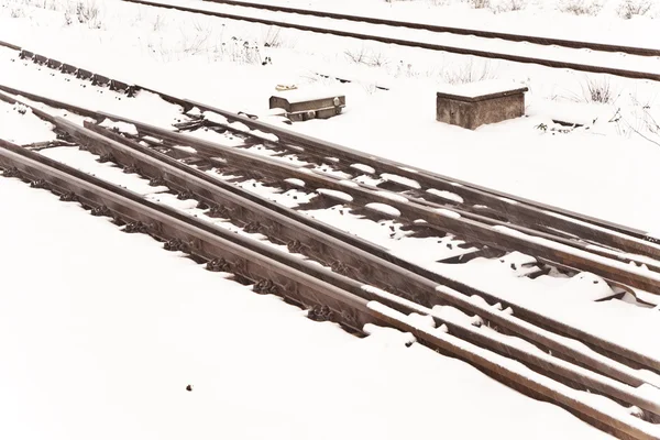 铁路轨道在冬天与雪 — 图库照片