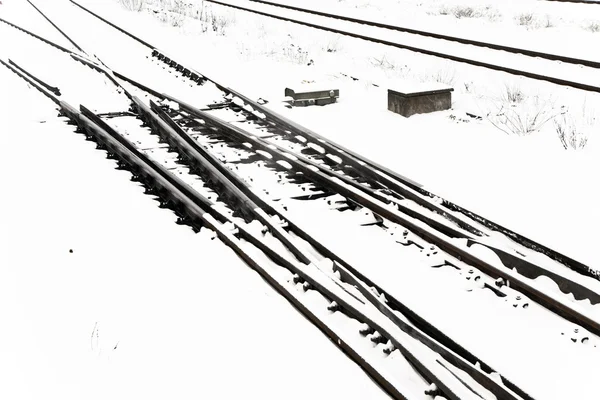 铁路轨道在冬天与雪 — 图库照片