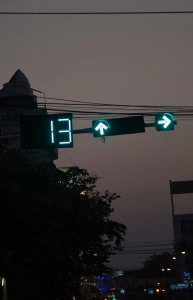 Trafik lambası üzerindeki numara beklemek için saniyeleri gösterir — Stok fotoğraf