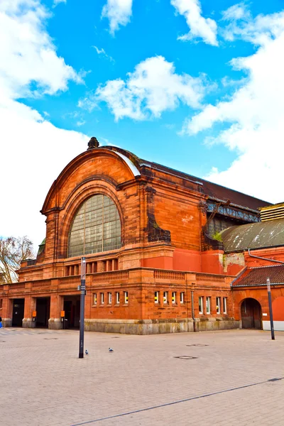 Old classicistical train station in wiesbaden — Stock Photo, Image