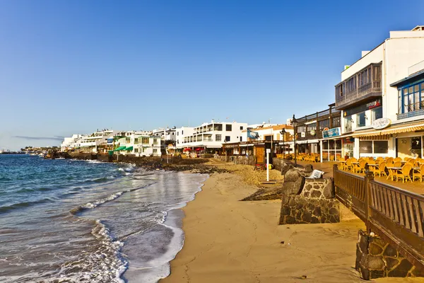 Calçadão de Playa Blanca cênica com beira-mar pela manhã — Fotografia de Stock
