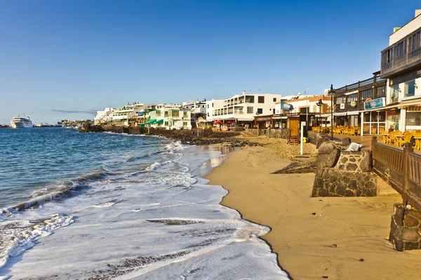 Calçadão de Playa Blanca cênica com beira-mar pela manhã — Fotografia de Stock