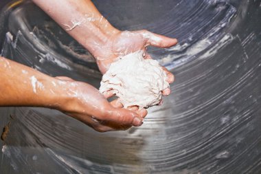 sosis et hazırlıklı ol ve elinde bir kasap tarafından kneat sh