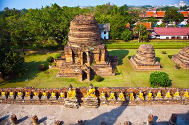 wat yai chai mongkol Tapınağı'nda Buda heykelleri