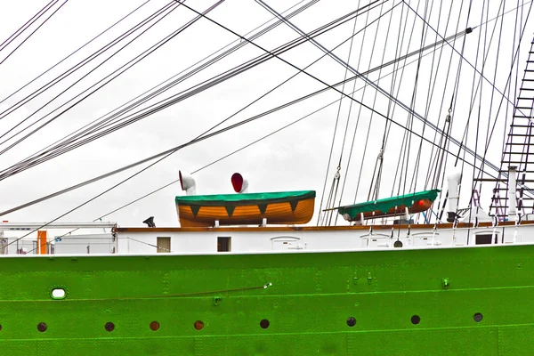 Alter Matrose auf der Seebrücke — Stockfoto