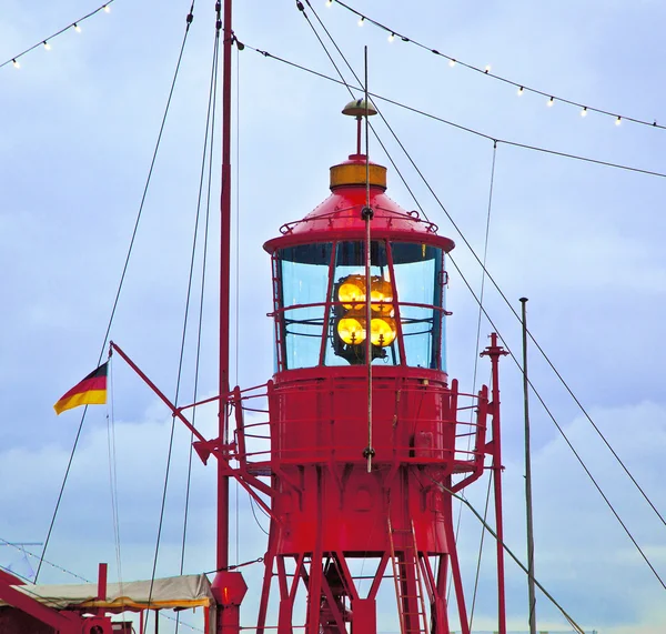 Bateau phare dans le port — Photo