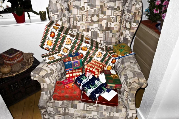 Regalos para Navidad envasados en papel — Foto de Stock