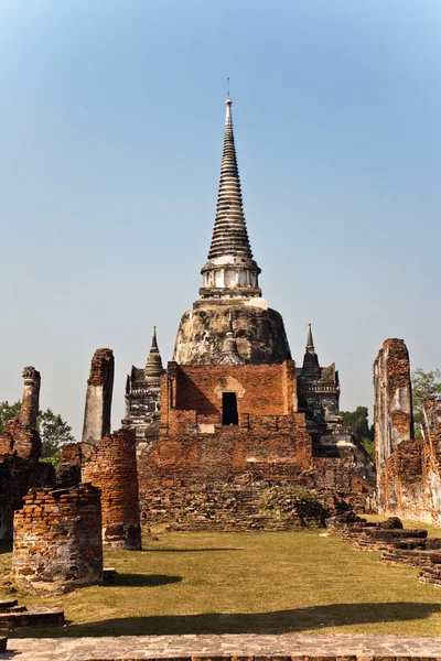 Famosa zona del templo Wat Phra Si Sanphet —  Fotos de Stock