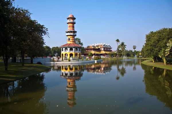Rezydencja Królewska (Phra Thinang) oraz Wieża widokowa mędrców (Ho W — Zdjęcie stockowe