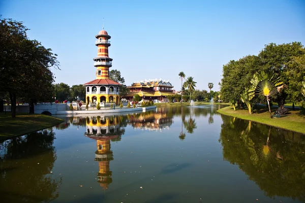 Rezydencja Królewska (Phra Thinang) oraz Wieża widokowa mędrców (Ho Withun Thasa — Zdjęcie stockowe