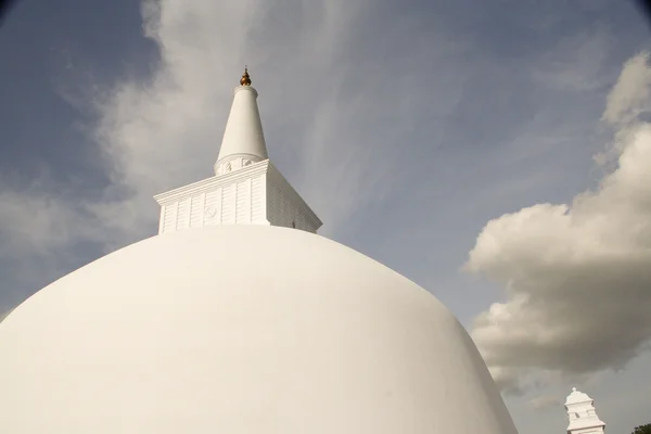 Dagoba, Pagoda and temple Ruwanweliseya — Stock Photo, Image