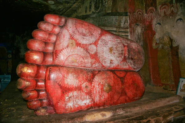 Buddah en schilderen in de beroemde rock-tempel van dambullah — Stockfoto