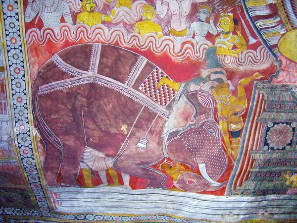Religieuze schilderijen binnenkant van rock tempel in dambulla — Stockfoto