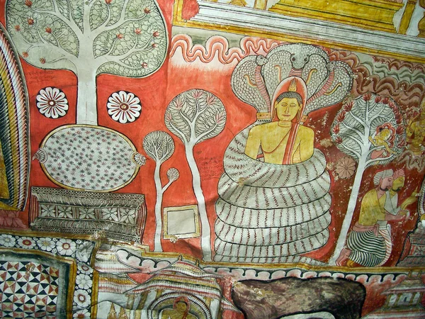 Buddah and painting in the famous rock tempel of Dambullah — Stock Photo, Image