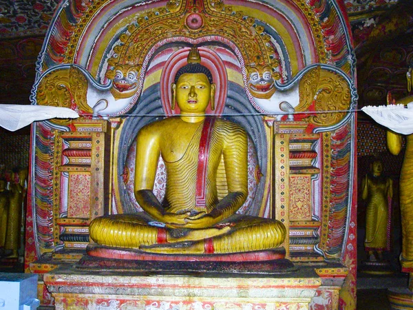 内部的丹布拉，斯里兰卡在岩寺 — 图库照片
