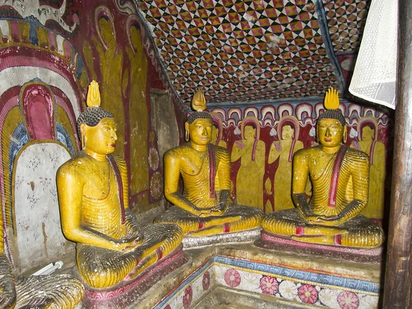 Dentro do Templo de Rock em Dambulla, Sri Lanka — Fotografia de Stock