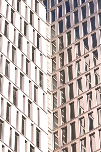 Ventanas de edificios de oficinas — Foto de Stock