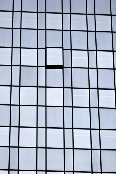 Fönstren av kontorsbyggnader — Stockfoto