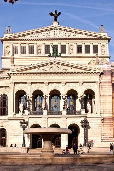 フランクフルトの有名なオペラ座 — ストック写真