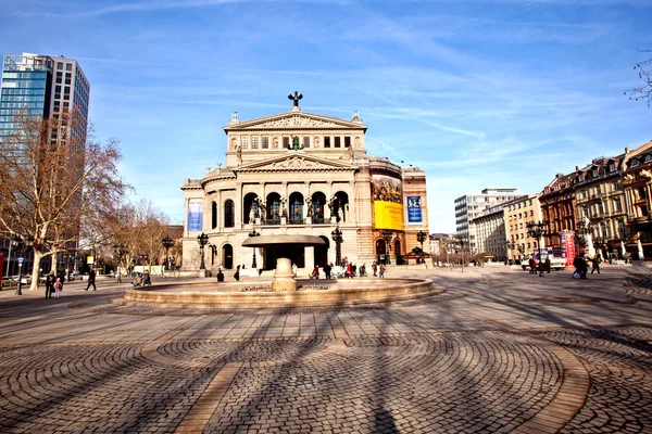 著名的歌剧院在法兰克福 — 图库照片