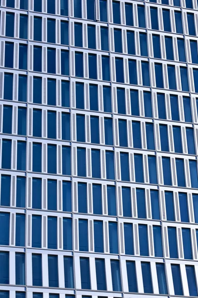 办公大楼的窗户 — 图库照片