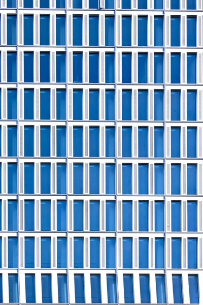 Fenêtres des immeubles de bureaux — Photo