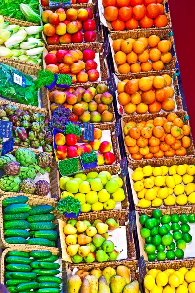 Mercato della frutta Frutta e verdura fresche e salutari sul mercato — Foto Stock