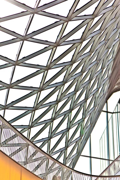 Arquitectura moderna con techo de cristal —  Fotos de Stock