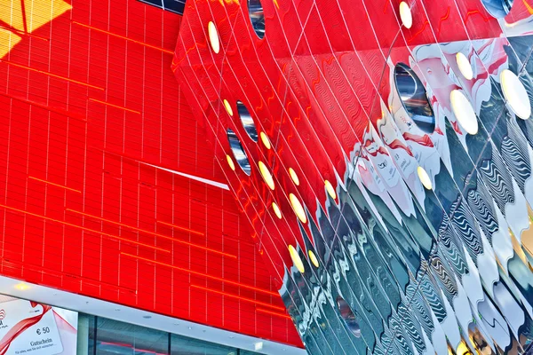 Arquitetura moderna com telhado de vidro — Fotografia de Stock