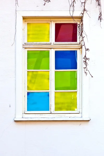 Vieja ventana colorida — Foto de Stock