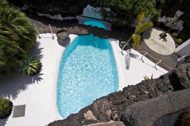 Yüzme Havuzu doğal volkanik kaya alan