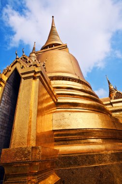 ünlü tapınağı phra sri ratana chedi TH altın folyo ile kaplı.