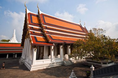 ünlü tapınağı phra sri ratana chedi TH altın folyo ile kaplı.