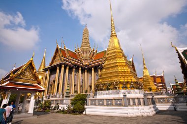 ünlü tapınağı phra sri ratana chedi TH altın folyo ile kaplı.