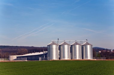 güneşin altında güzel manzara içinde silo