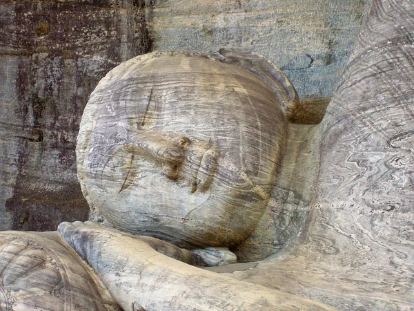 Dying buddah in Gal Vihāra in the ancient capital Polonnaruwa, — Stock Photo, Image