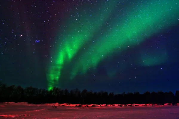 Fondo que muestra luces boreales en el cielo — Foto de Stock