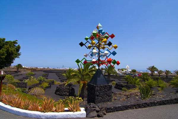 Entrance and sculpure of an artist, Lanzarote,Spain — Stock Photo, Image