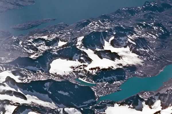 Πουλιά θέα από το αεροπλάνο στη παγετώνες και βουνά από το ένα — Φωτογραφία Αρχείου
